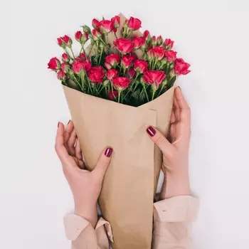 7 Кустовых Малиновых Роз (50 см.)