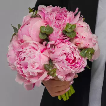 7 Пионов Сара Бернар в букете невесты