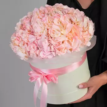 7 Розовых Гортензий в коробке