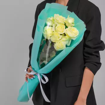 9 Белых Роз (60 см.)