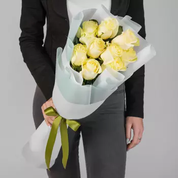 9 Белых Роз (70 см.)