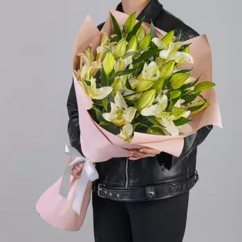 9 Белых Восточных Лилий