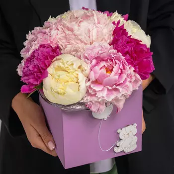 9 Пионов Микс в ящике