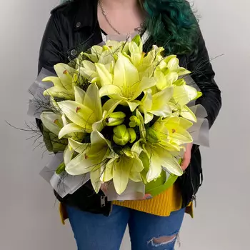 Букет дня из 11 лилий