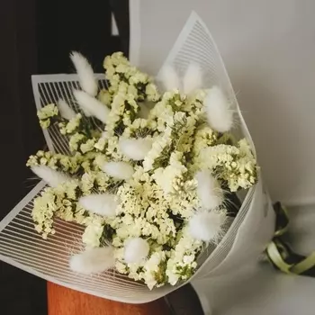 Букет "15 Статиц и Лагурус"