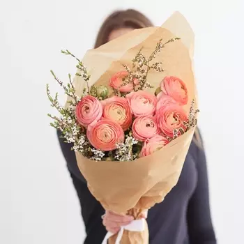 Букет "Коралловый Ранункулюс"