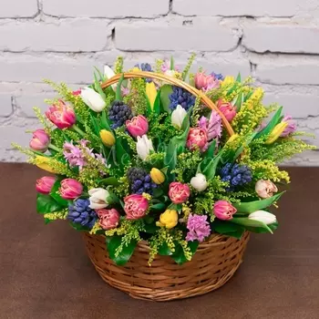 Букет "На 8 Марта" в корзине