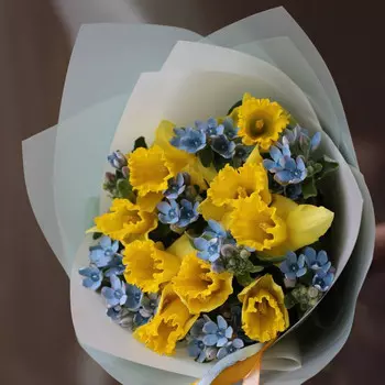 Букет "Нарцисс и Оксипеталум"