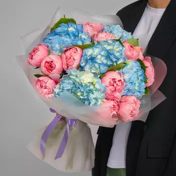 Букет "Розовые Пионы и Голубые Гортензии"