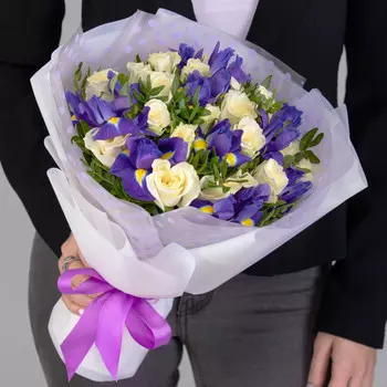 Букет "Розы и Ирисы"