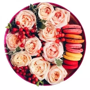 Коробка С Цветами И Макарони №10