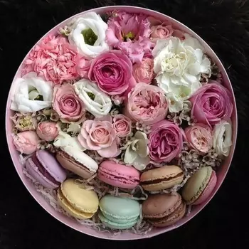 Коробка С Цветами И Макарони №23