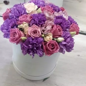 Шляпная коробка "11 Фиолетовых Гвоздик"