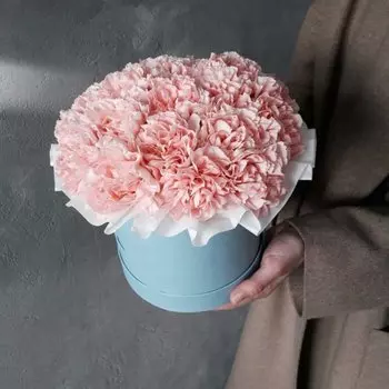 Шляпная коробка "25 Розовых Гвоздик"