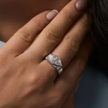 Кольцо из серебра с фианитами VENUS MIE