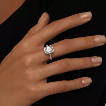 Серебряное кольцо Midnight с фианитами в огранке Эмеральд MIE