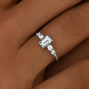 Серебряное кольцо PURITY с топазом Sky и фианитами MIE