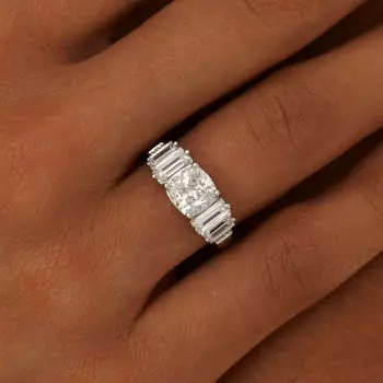 Серебряное кольцо с фианитами Baguette MIE