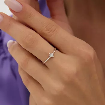 Серебряное кольцо с фианитами MIE