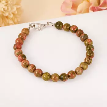 Браслет унакит 7 мм 17 cм (биж. сплав)