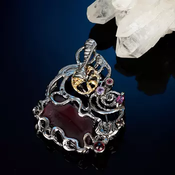 Брошь гранат родолит (серебро 925 пр. позолота, родир. черн.) (кулон)