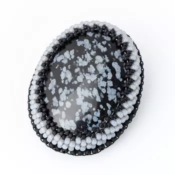 Брошь обсидиан снежный (биж. сплав)