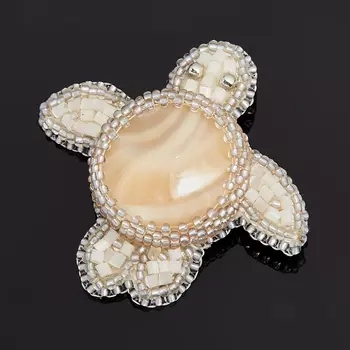 Брошь перламутр бежевый (биж. сплав)