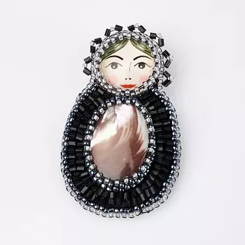 Брошь перламутр коричневый (биж. сплав, кожа натуральная, пластик)