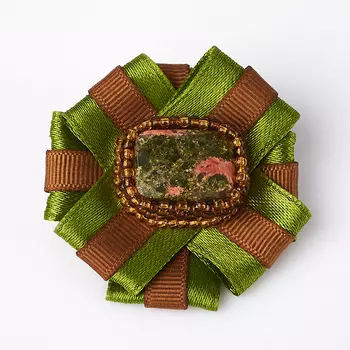 Брошь унакит (биж. сплав, текстиль) огранка