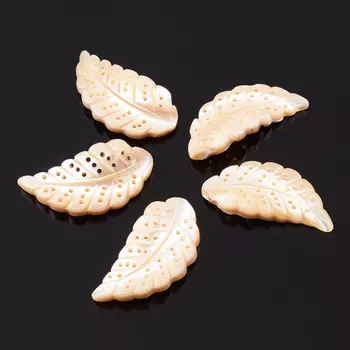 Бусина перламутр бежевый листик 15*32 мм (1 шт)