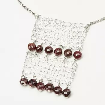 Кулон гранат альмандин огранка (сталь хир., биж. сплав)