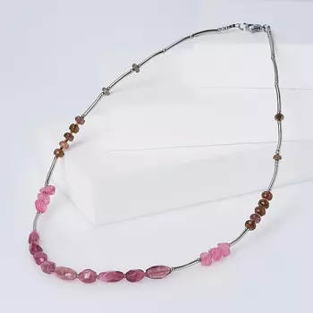 Бусы турмалин коричневый (дравит), розовый (рубеллит) (биж. сплав) (колье) 47 см