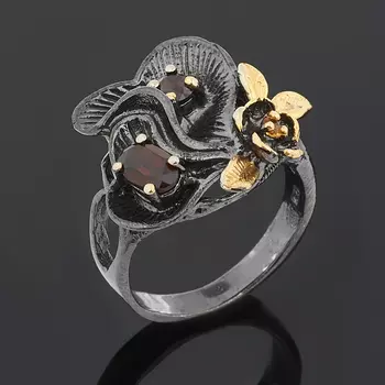 Кольцо гранат альмандин, родолит (серебро 925 пр. позолота, родир. черн.) огранка размер 17