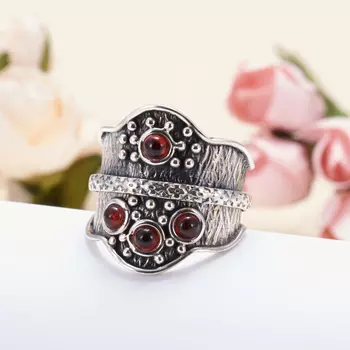 Кольцо гранат альмандин (серебро 925 пр.) размер 18
