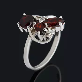 Кольцо гранат огранка (серебро 925 пр.) размер 16,5