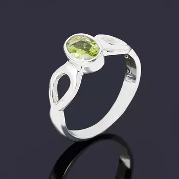 Кольцо хризолит огранка (серебро 925 пр.) размер 17