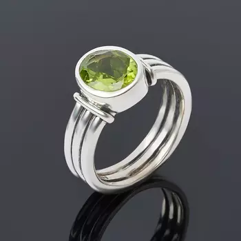 Кольцо хризолит (серебро 925 пр. оксидир.) огранка размер 18