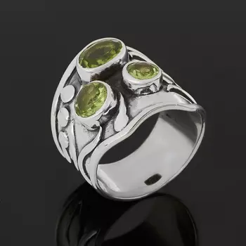 Кольцо хризолит (серебро 925 пр. оксидир.) огранка размер 18