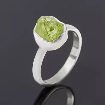 Кольцо хризолит (серебро 925 пр.) размер 18