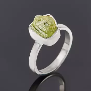 Кольцо хризолит (серебро 925 пр.) размер 17