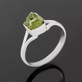 Кольцо хризолит (серебро 925 пр.) размер 18