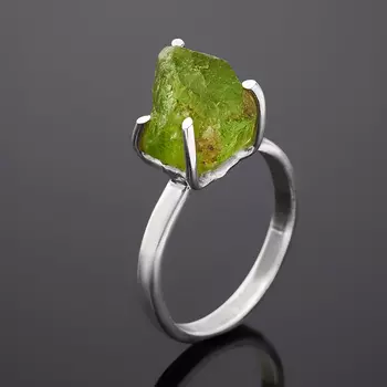 Кольцо хризолит (серебро 925 пр.) размер 18