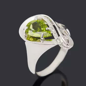 Кольцо хризолит (серебро 925 пр. родир. бел.) огранка размер 17