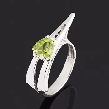 Кольцо хризолит (серебро 925 пр. родир. бел.) огранка размер 17,5