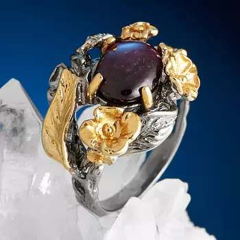 Кольцо корунд рубиновый звездчатый (серебро 925 пр. родир. черн. позолота) размер 19