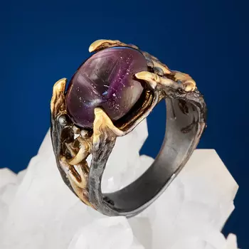 Кольцо корунд звездчатый (серебро 925 пр. позолота, родир. черн.) размер 18