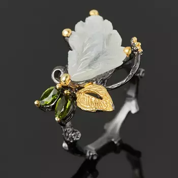 Кольцо лунный камень (адуляр) (серебро 925 пр. позолота, родир. черн.) размер 18