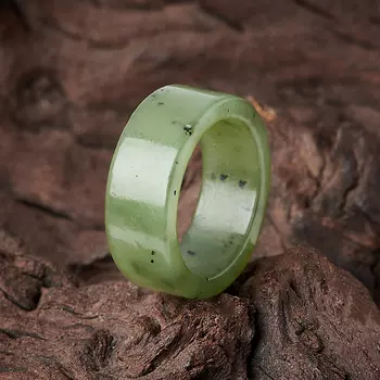 Кольцо нефрит зеленый (цельное) размер 18