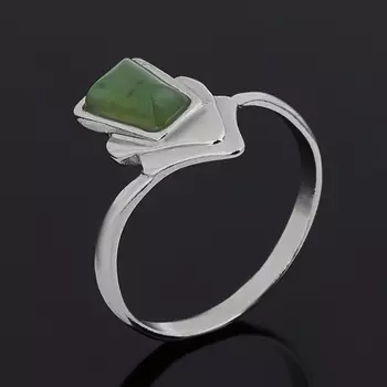 Кольцо нефрит зеленый (серебро 925 пр. родир. бел.) размер 18