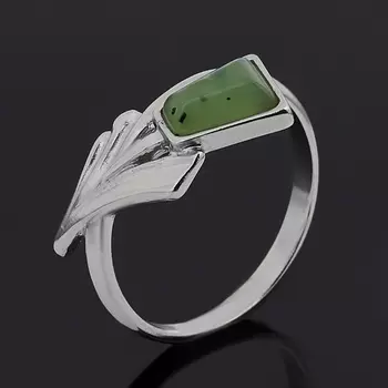 Кольцо нефрит зеленый (серебро 925 пр. родир. бел.) размер 17,5